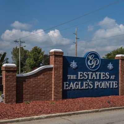 estates-at-eagles-pointe-peru-in-building-photo